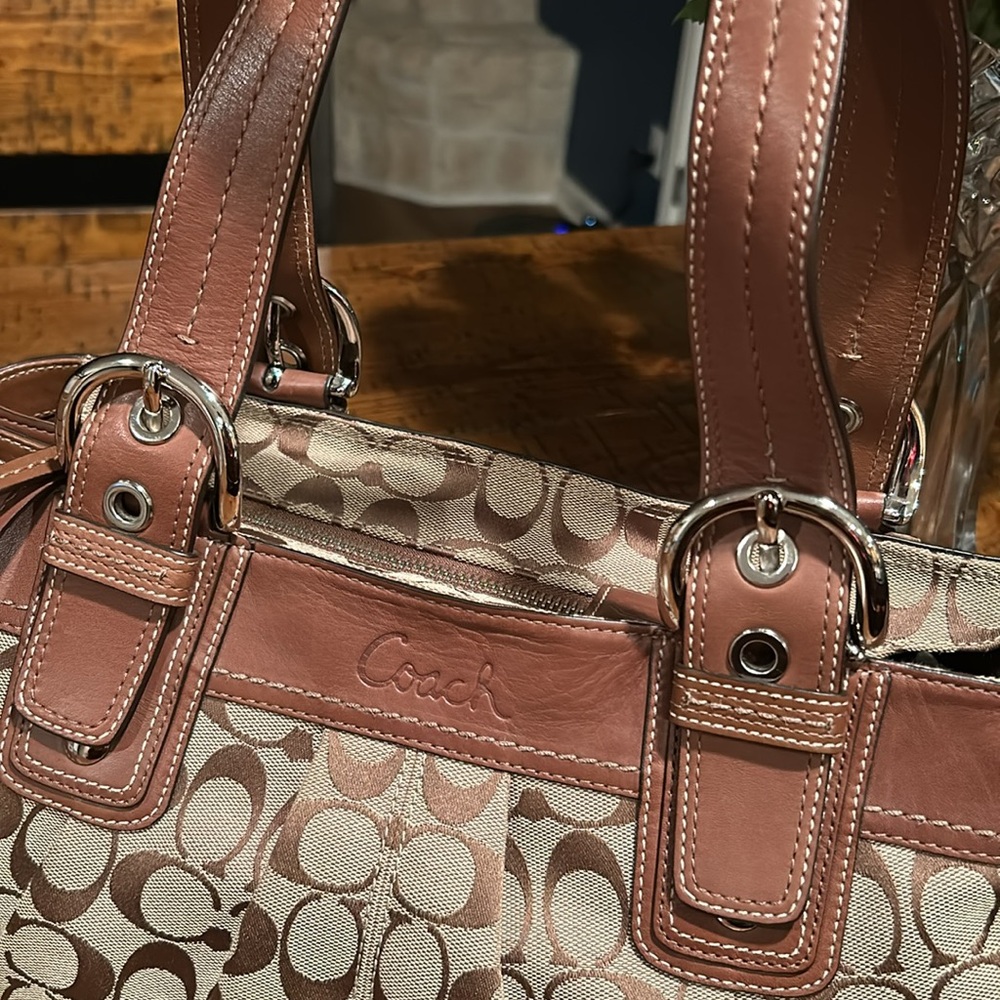 Coach purse - Picture 3 of 9